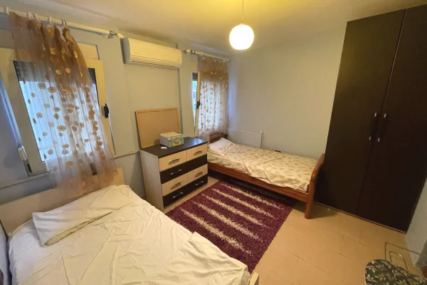 Shtepi me qera Apartament ne Tirane, 3+1, Mobilimi E mobiluar, Pagesa 75,000  Leke.