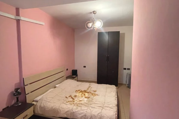 Shtepi me qera Apartament ne Tirane, 3+1, Mobilimi E mobiluar, Pagesa 75,000  Leke.