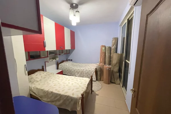 Shtepi me qera Apartament ne Tirane, 3+1, Mobilimi E mobiluar, Pagesa 75,000  Leke.