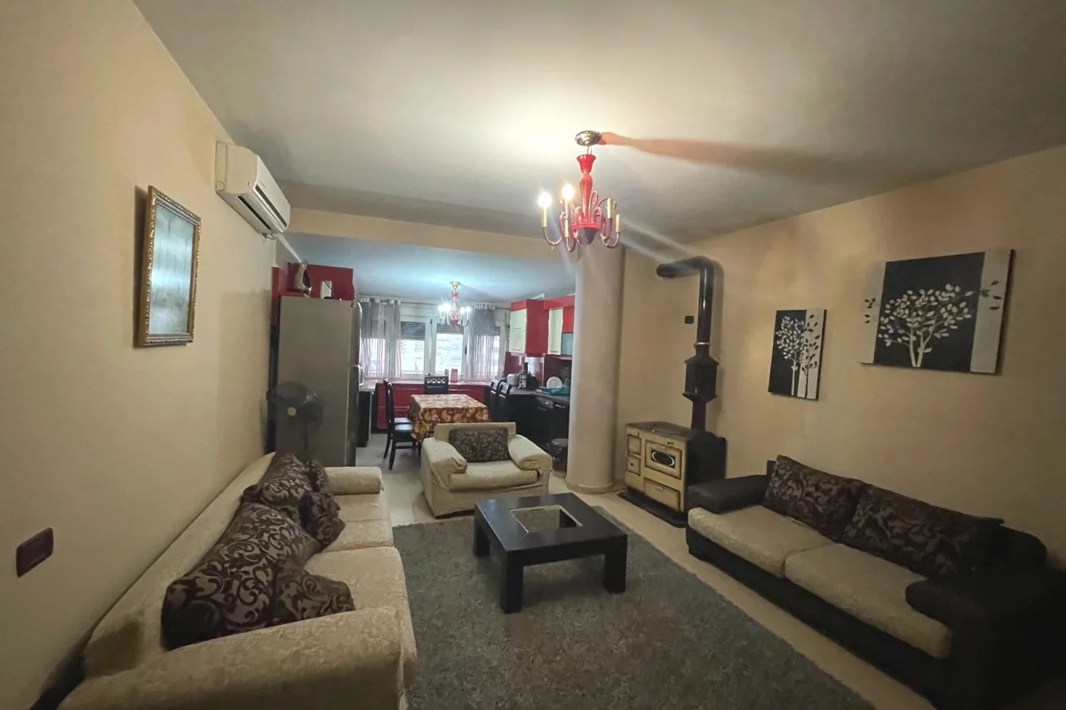 Shtepi me qera Apartament ne Tirane, 3+1, Mobilimi E mobiluar, Pagesa 75,000  Leke.