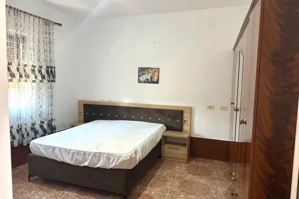 Shtepi me qera Apartament ne Tirane, 2+1, Mobilimi E mobiluar, Pagesa 50,000  Leke.