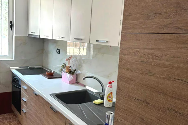 Shtepi me qera Apartament ne Tirane, 2+1, Mobilimi E mobiluar, Pagesa 50,000  Leke.