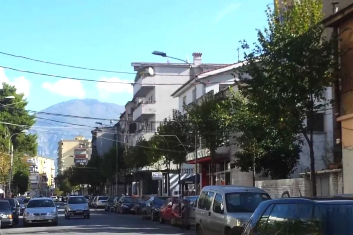 Shtepi ne shitje Apartament ne Tirane, 3+1, Mobilimi E mobiluar, Pagesa 240,000  Euro.