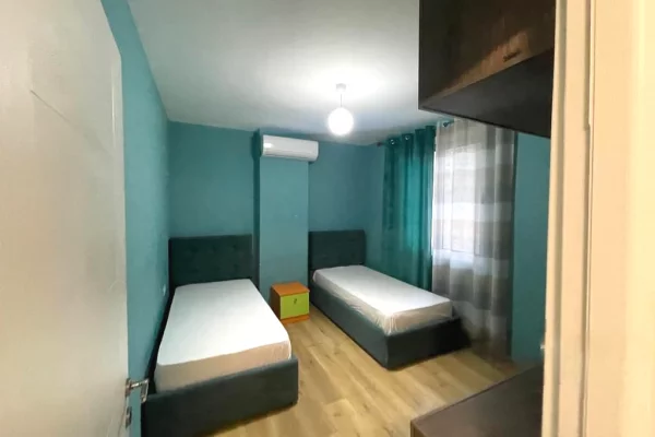 Shtepi ne shitje Apartament ne Tirane, 3+1, Mobilimi E mobiluar, Pagesa 189,000  Euro.