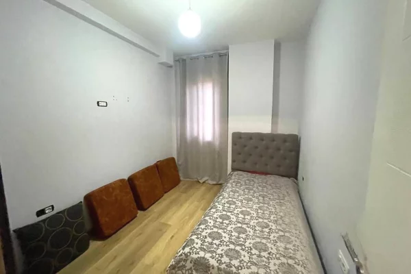 Shtepi ne shitje Apartament ne Tirane, 3+1, Mobilimi E mobiluar, Pagesa 189,000  Euro.