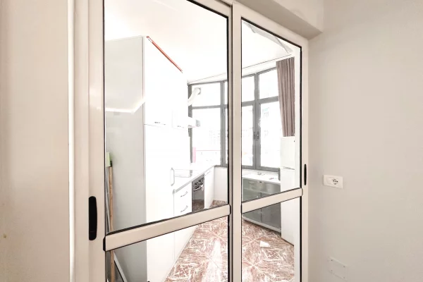 Shtepi ne shitje Apartament ne Tirane, 2+1, Mobilimi E mobiluar, Pagesa 17,000,000  Leke.