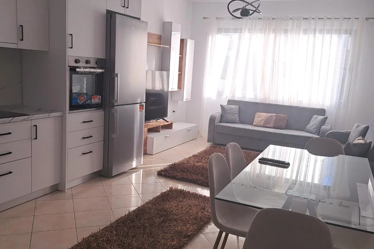 Shtepi me qera Apartament ne Tirane, 2+1, Mobilimi E mobiluar, Pagesa 60,000  Leke.