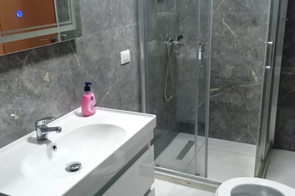 Shtepi me qera Apartament ne Tirane, 2+1, Mobilimi E mobiluar, Pagesa 60,000  Leke.