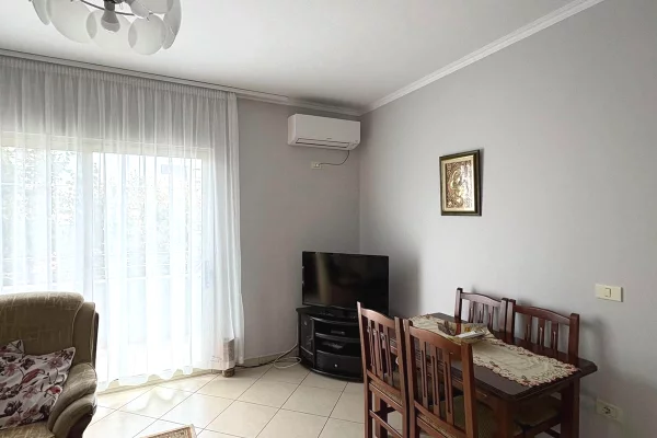 Shtepi me qera Apartament ne Tirane, 2+1, Mobilimi E mobiluar, Pagesa 60,000  Leke.