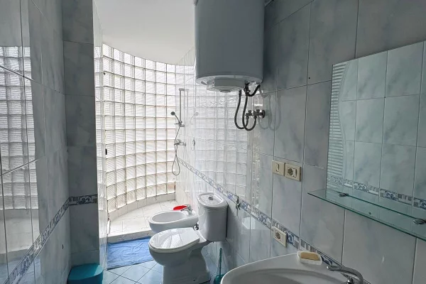 Shtepi me qera Apartament ne Tirane, 2+1, Mobilimi E mobiluar, Pagesa 60,000  Leke.