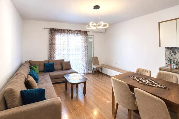Shtepi me qera 1+1 ne Tirane - 50,000 Leke