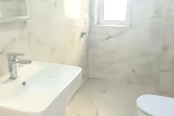 Shtepi ne shitje Apartament ne Tirane, 2+1, Mobilimi E mobiluar, Pagesa 249,000  Euro.