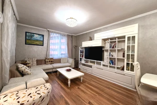 Shtepi me qera Apartament ne Tirane, 2+1, Mobilimi E mobiluar, Pagesa 80,000  Leke.