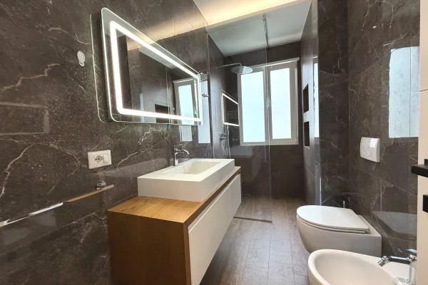 Shtepi me qera Apartament ne Tirane, 2+1, Mobilimi E mobiluar, Pagesa 900  Euro.