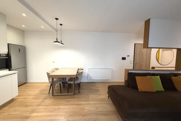 Shtepi me qera Apartament ne Tirane, 2+1, Mobilimi E mobiluar, Pagesa 900  Euro.