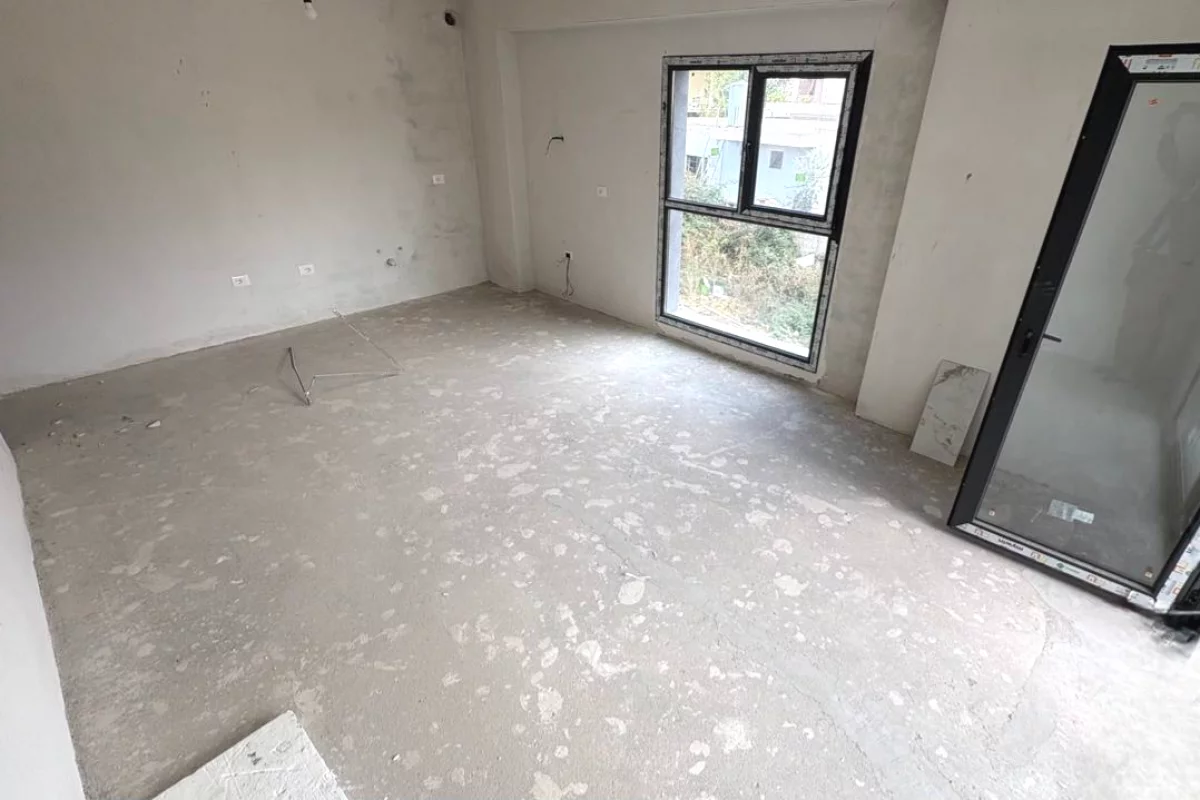 Shtepi ne shitje Apartament ne Tirane, 2+1, Mobilimi Bosh, pa mobiluar, Pagesa 199,000  Euro.