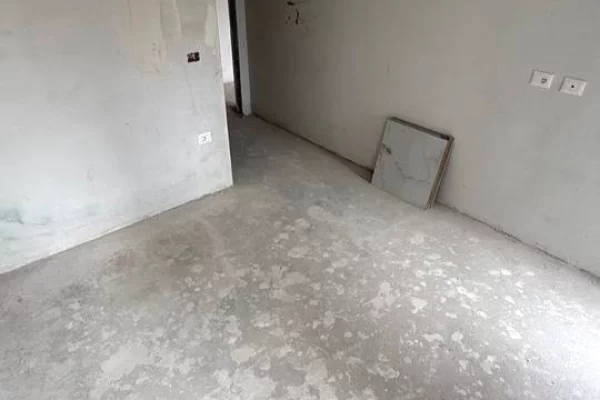 Shtepi ne shitje Apartament ne Tirane, 2+1, Mobilimi Bosh, pa mobiluar, Pagesa 199,000  Euro.