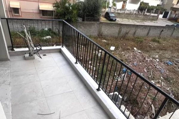 Shtepi ne shitje Apartament ne Tirane, 2+1, Mobilimi Bosh, pa mobiluar, Pagesa 199,000  Euro.