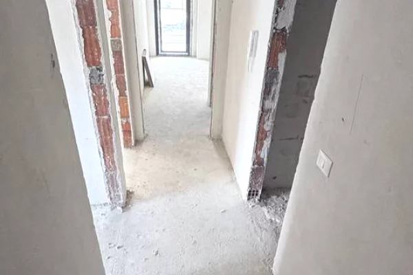 Shtepi ne shitje Apartament ne Tirane, 2+1, Mobilimi Bosh, pa mobiluar, Pagesa 199,000  Euro.