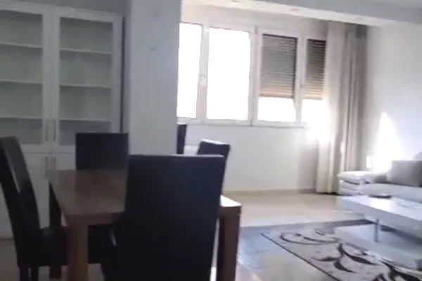 Shtepi me qera Apartament ne Tirane, 3+1, Mobilimi E mobiluar, Pagesa 100,000  Leke.