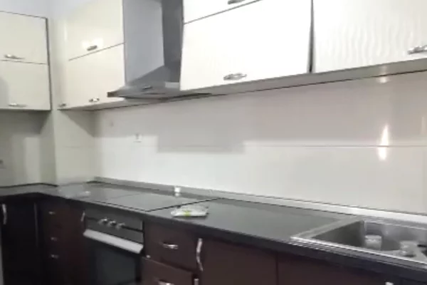 Shtepi me qera Apartament ne Tirane, 3+1, Mobilimi E mobiluar, Pagesa 100,000  Leke.