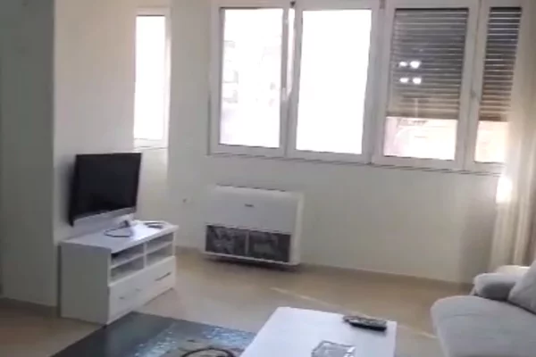 Shtepi me qera Apartament ne Tirane, 3+1, Mobilimi E mobiluar, Pagesa 100,000  Leke.
