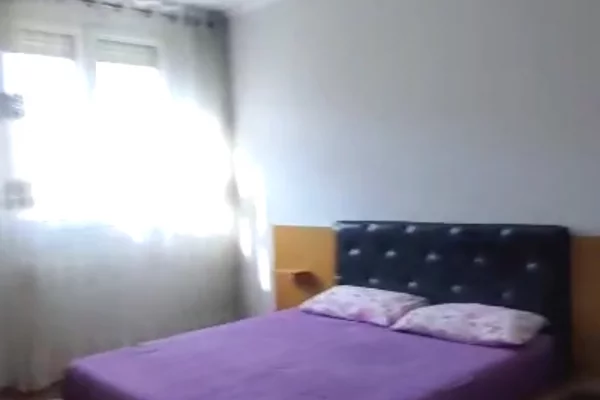 Shtepi me qera Apartament ne Tirane, 3+1, Mobilimi E mobiluar, Pagesa 100,000  Leke.