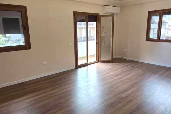 Ambient biznesi me qera 3+1 ne Tirane - 800 Euro