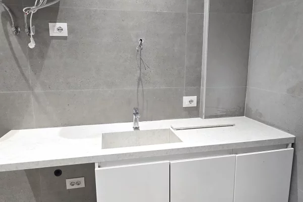 Shtepi ne shitje Apartament ne Tirane, 1+1, Mobilimi Bosh, pa mobiluar, Pagesa 15,500,000  Leke.