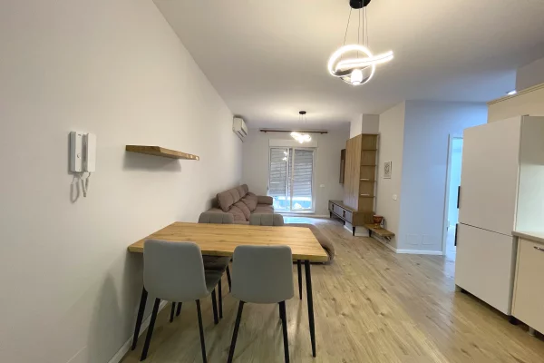 Shtepi me qera Apartament ne Tirane, 2+1, Mobilimi E mobiluar, Pagesa 80,000  Leke.
