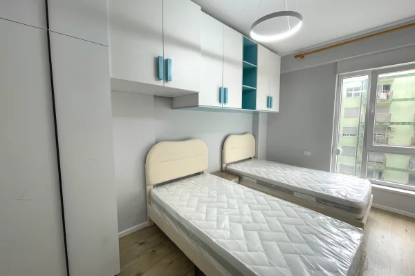 Shtepi me qera Apartament ne Tirane, 2+1, Mobilimi E mobiluar, Pagesa 80,000  Leke.