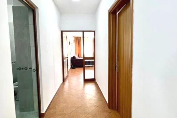 Shtepi me qera Apartament ne Tirane, 2+1, Mobilimi E mobiluar, Pagesa 60,000  Leke.