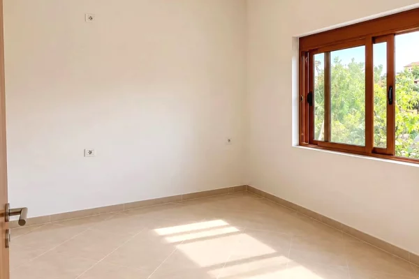 Shtepi ne shitje Shtepi Private ne Tirane, 2+1, Mobilimi Bosh, pa mobiluar, Pagesa 13,900,000  Leke.