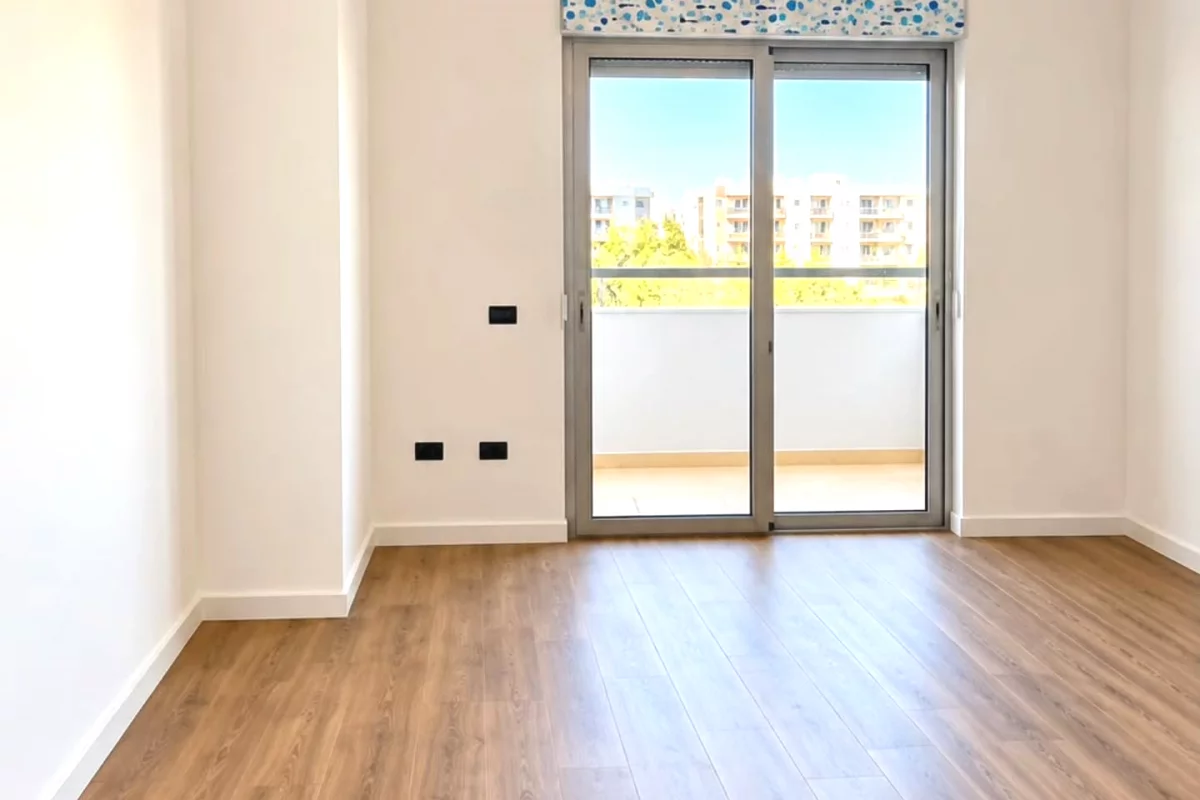 Shtepi ne shitje Apartament ne Tirane, 2+1, Mobilimi Bosh, pa mobiluar, Pagesa 18,000,000  Leke.