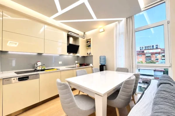 Shtepi ne shitje Apartament ne Tirane, 2+1, Mobilimi E mobiluar, Pagesa 330,000  Euro.