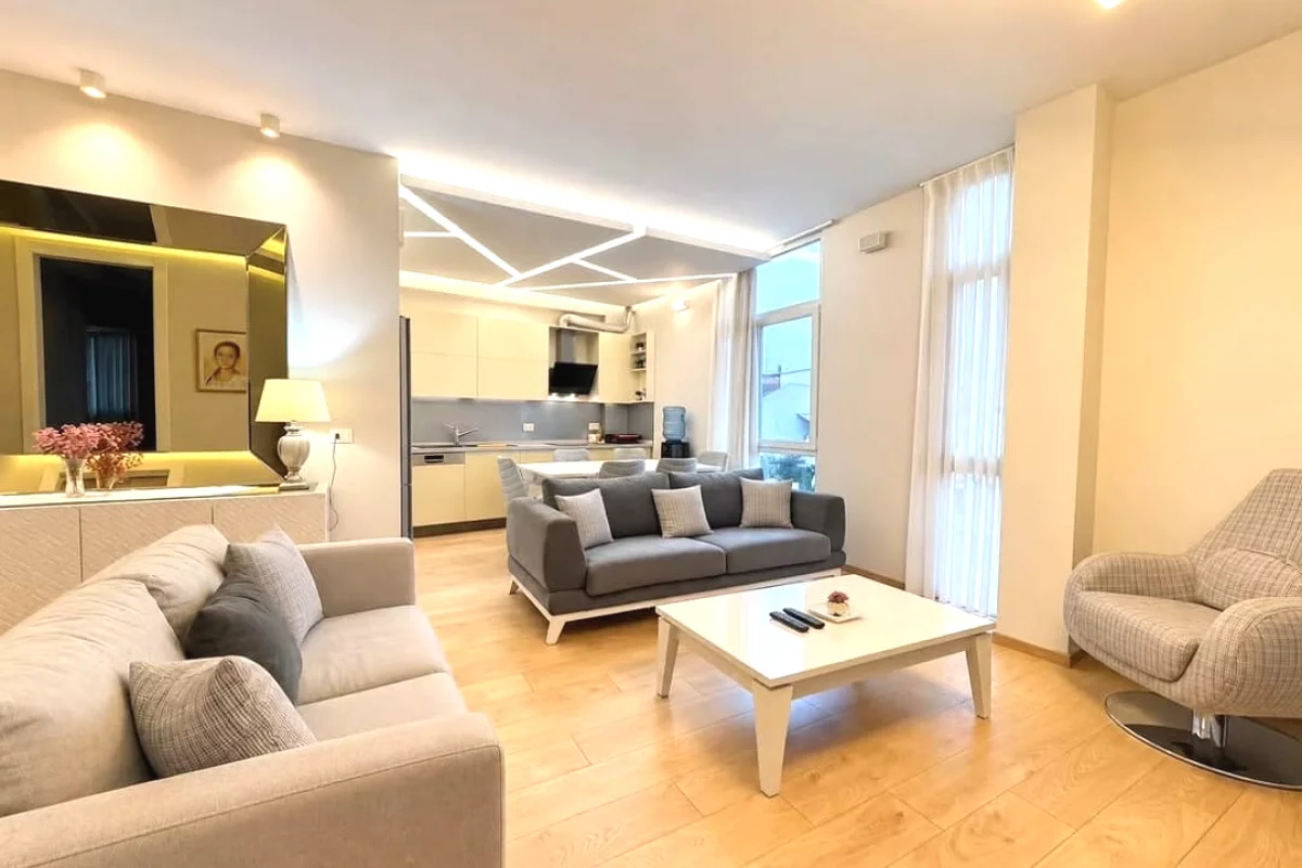Shtepi ne shitje Apartament ne Tirane, 2+1, Mobilimi E mobiluar, Pagesa 330,000  Euro.