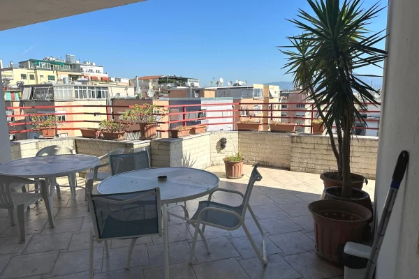 Shtepi ne shitje Apartament ne Tirane, 3+1, Mobilimi E mobiluar, Pagesa 330,000  Euro.