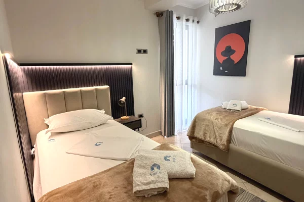 Shtepi me qera Apartament ne Tirane, 3+1, Mobilimi E mobiluar, Pagesa 120,000  Leke.