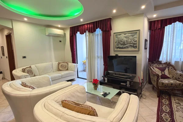 Shtepi me qera Apartament ne Tirane, 3+1, Mobilimi E mobiluar, Pagesa 120,000  Leke.