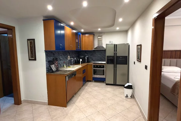Shtepi me qera Apartament ne Tirane, 3+1, Mobilimi E mobiluar, Pagesa 120,000  Leke.