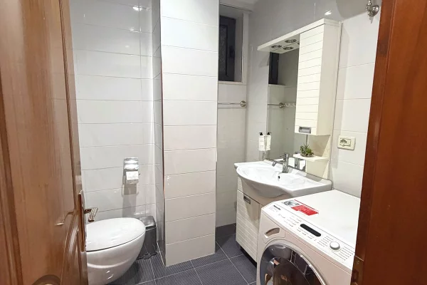 Shtepi me qera Apartament ne Tirane, 3+1, Mobilimi E mobiluar, Pagesa 120,000  Leke.