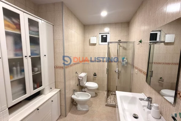 Shtepi ne shitje Apartament ne Tirane, 2+1, Mobilimi E mobiluar, Pagesa 24,500,000  Leke.