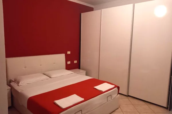 Shtepi me qera Apartament ne Tirane, 2+1, Mobilimi E mobiluar, Pagesa 70,000  Leke.