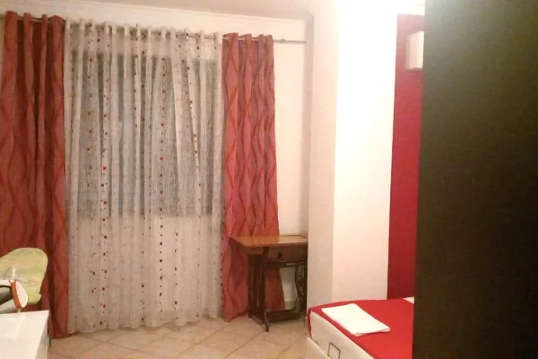 Shtepi me qera Apartament ne Tirane, 2+1, Mobilimi E mobiluar, Pagesa 70,000  Leke.