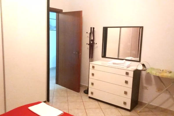 Shtepi me qera Apartament ne Tirane, 2+1, Mobilimi E mobiluar, Pagesa 70,000  Leke.