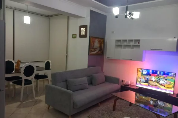 Shtepi me qera Apartament ne Tirane, 2+1, Mobilimi E mobiluar, Pagesa 70,000  Leke.