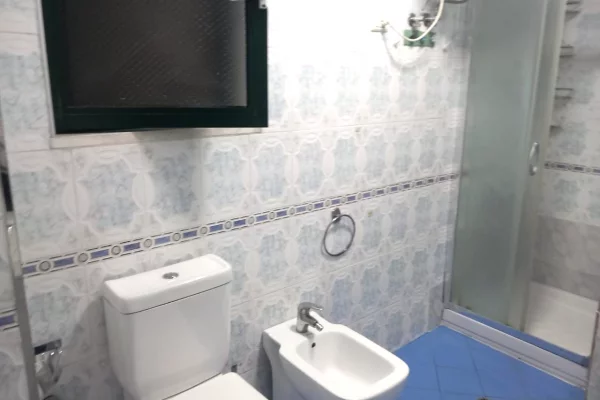Shtepi me qera Apartament ne Tirane, 2+1, Mobilimi E mobiluar, Pagesa 70,000  Leke.