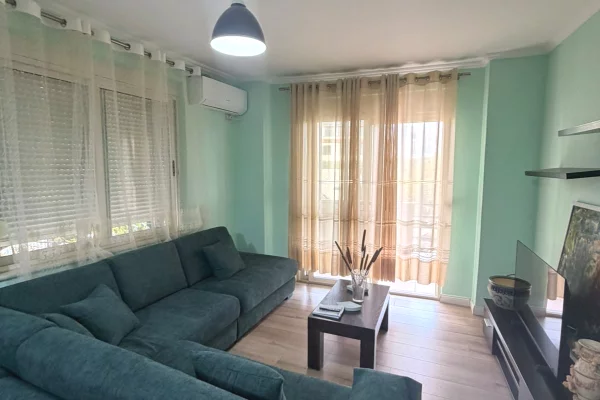 Jepet me qera apartament 1+1 te Liqeni i Thate