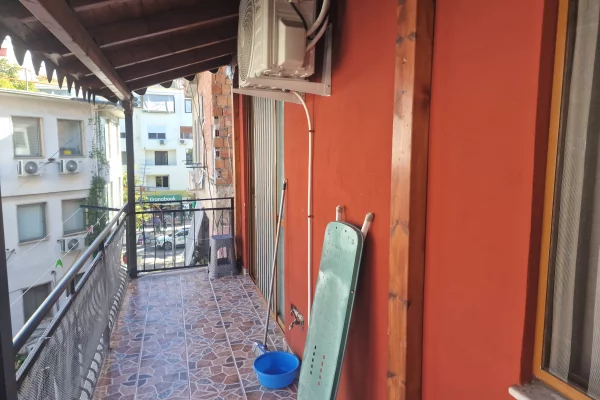 Shtepi me qera Apartament ne Tirane, 1+1, Mobilimi E mobiluar, Pagesa 50,000  Leke.