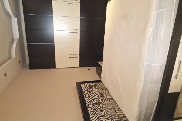 Shtepi me qera Apartament ne Tirane, 1+1, Mobilimi E mobiluar, Pagesa 50,000  Leke.